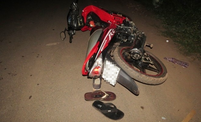 Mot canh sat dam vao le duong tu nan hinh anh