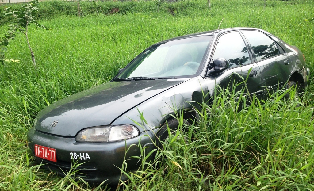 Bi xe dau keo tong lien tiep, oto bien do bay xuong ho hinh anh