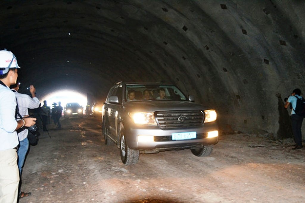 Thong ham duong cao toc Da Nang - Quang Ngai hinh anh