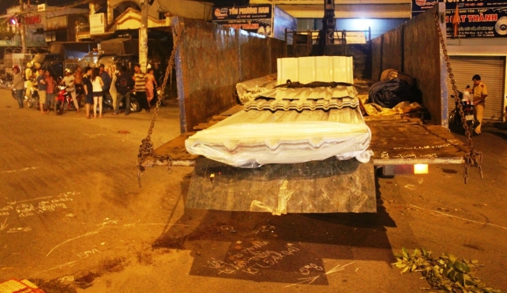 Nguoi di xe may bi ton cat dut co hinh anh