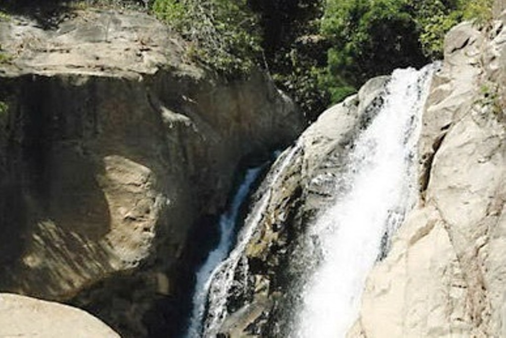 Tam thac, bi lu cuon, ba nguoi chet va mat tich hinh anh