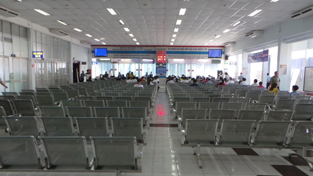 Vi sao khong xay ra chen lan mua ve tau Tet o Sai Gon? hinh anh