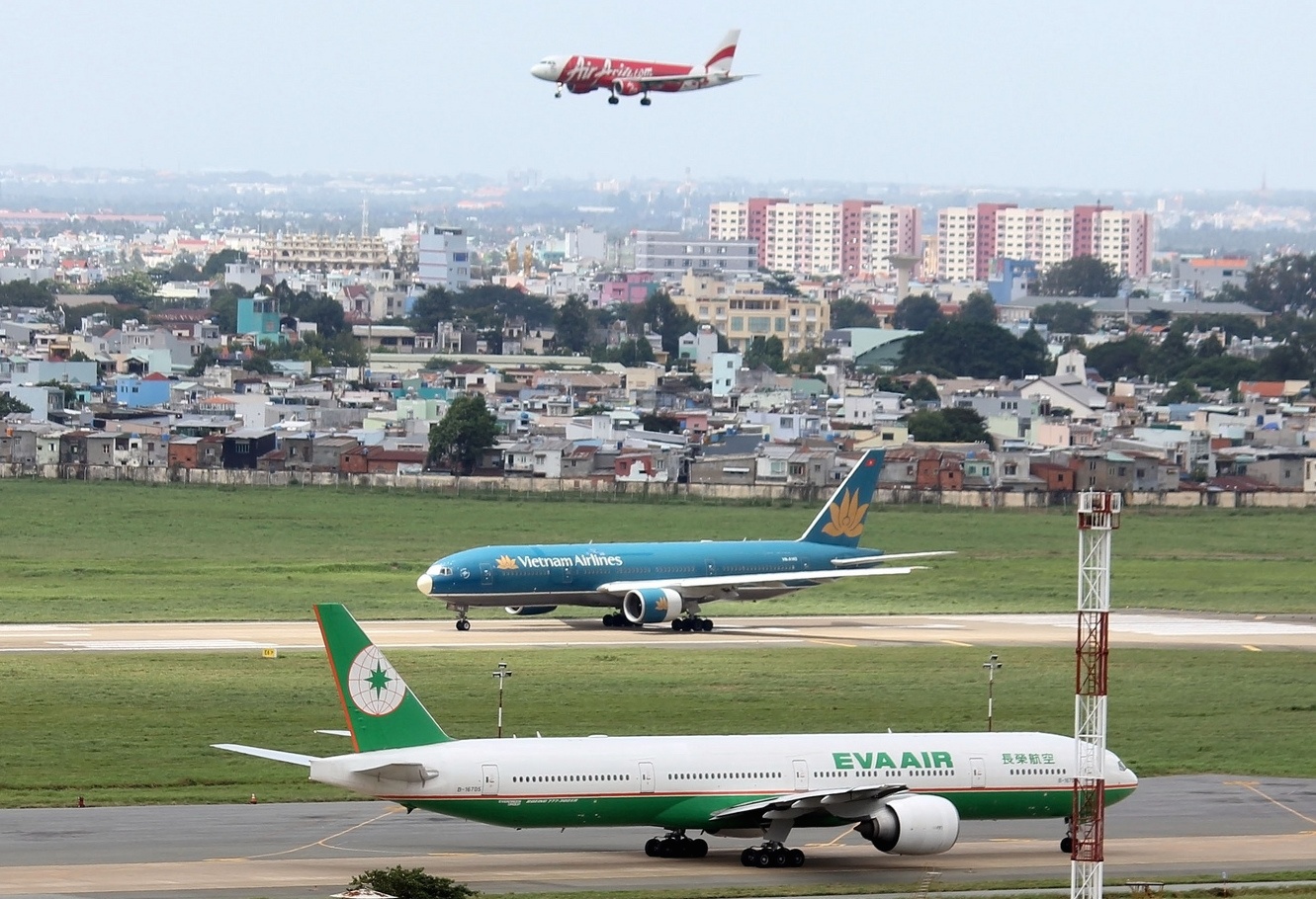 Mo rong san bay Tan Son Nhat them 8 ha hinh anh