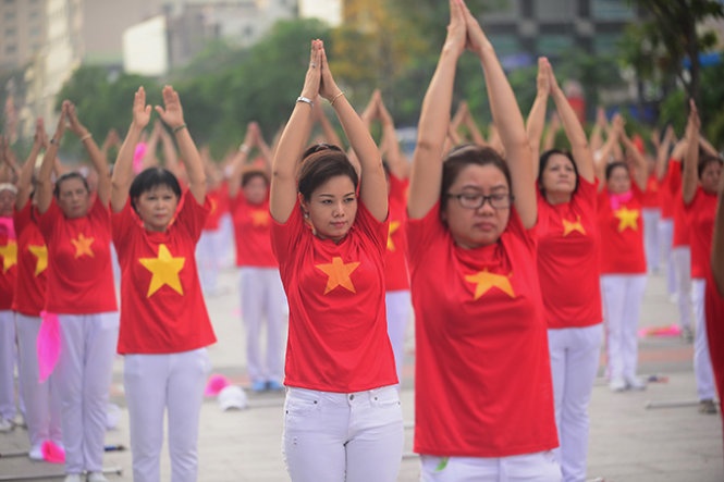 2.000 nguoi dong dien mung Dai hoi Dang TP HCM ​thanh cong hinh anh