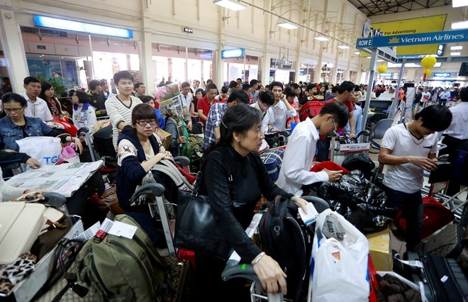 Giam doc san bay Tan Son Nhat giai thich chuyen 'doi so' hinh anh