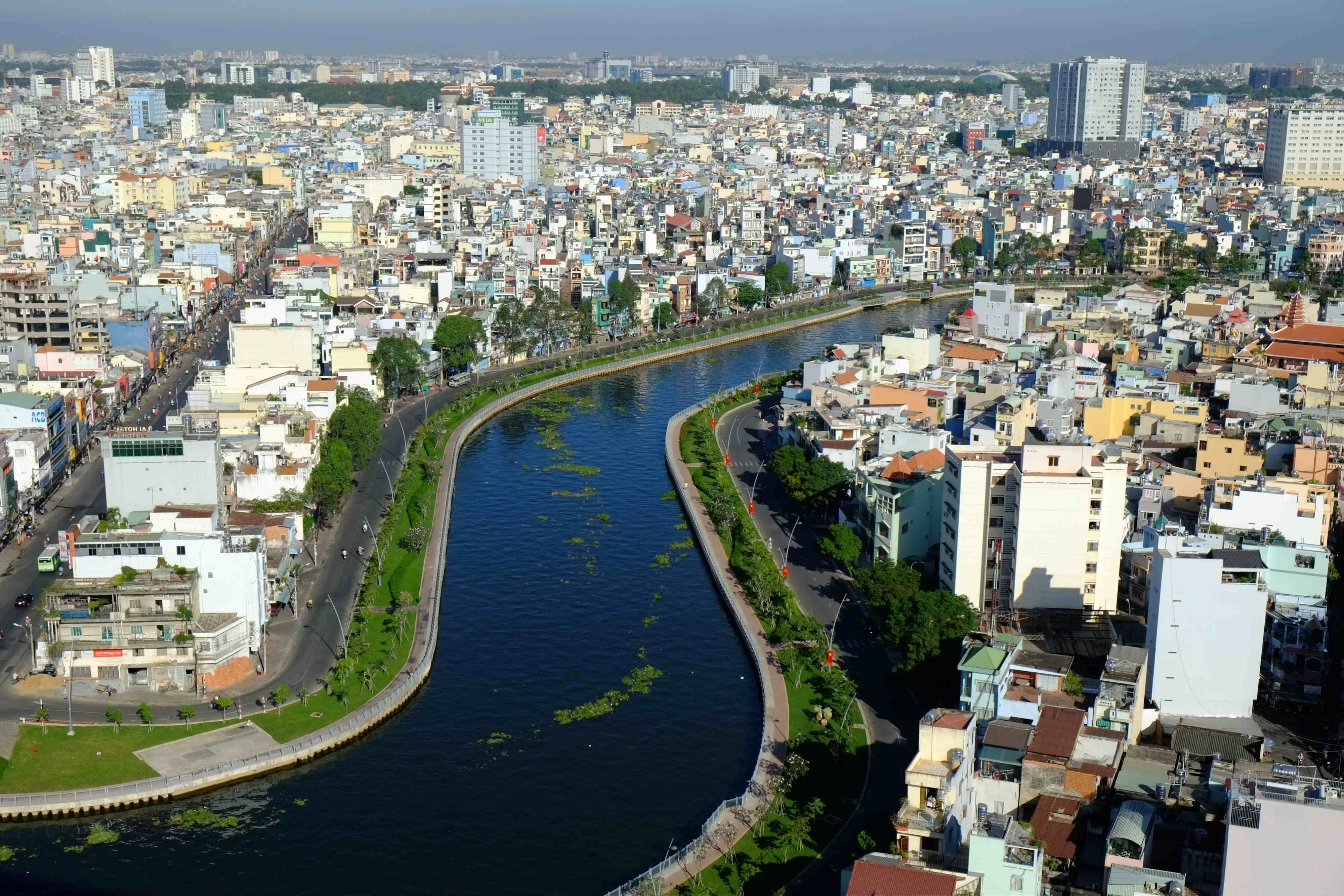 Xe dien se cho khach tham quan tuyen kenh dep nhat Sai Gon hinh anh