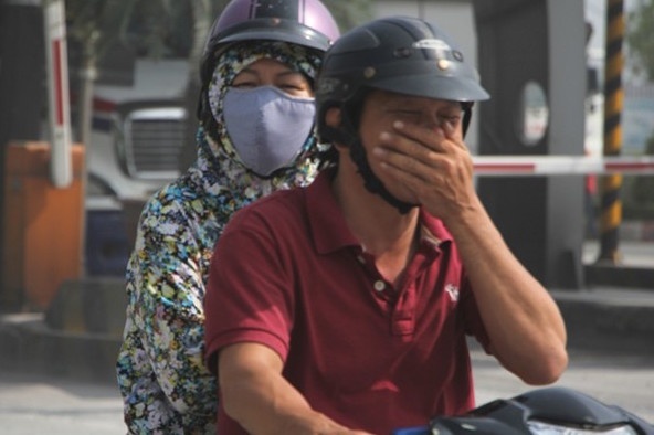 Bao bui, tieng on bao vay nguoi Sai Gon hinh anh