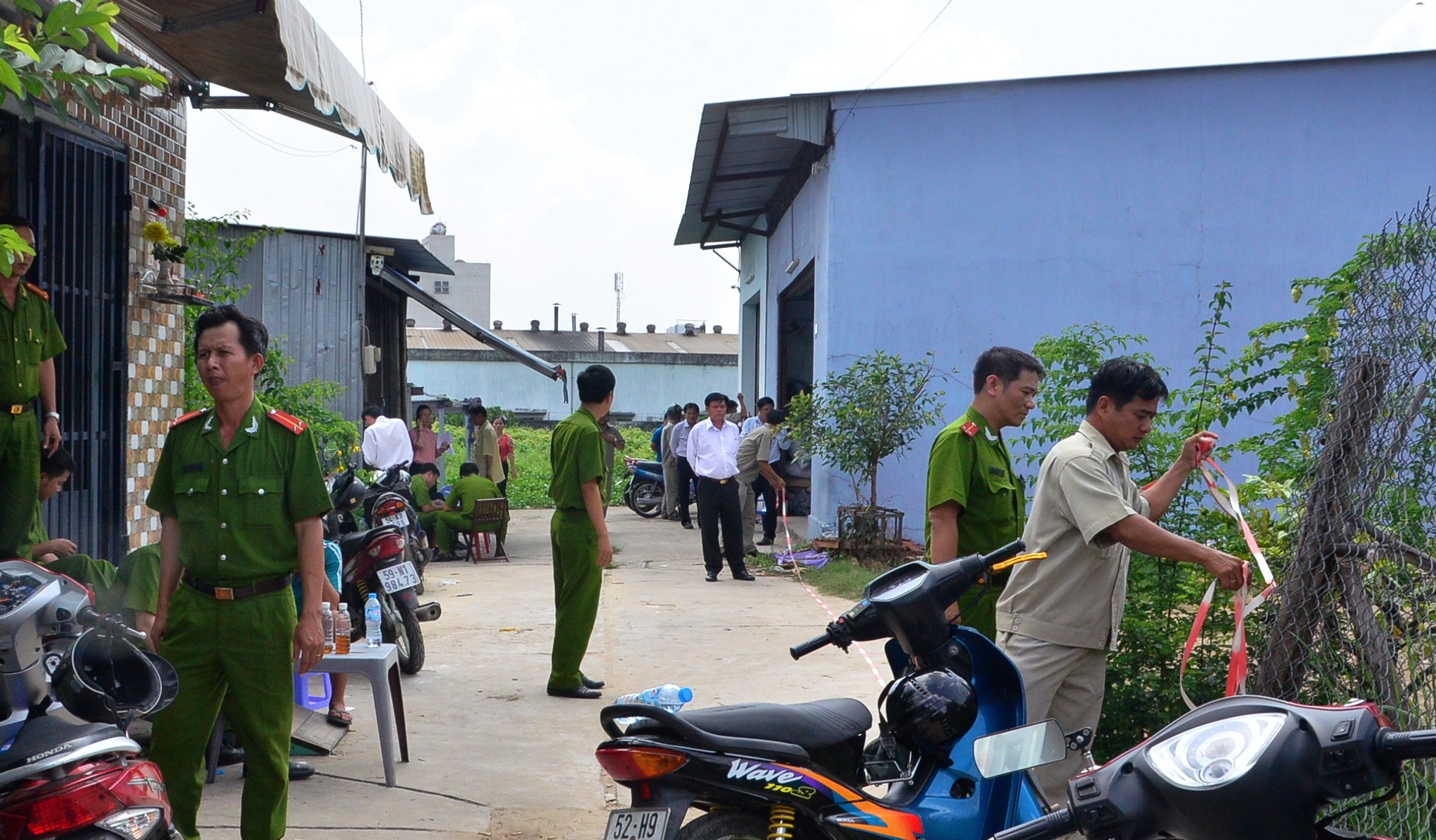 Sap can gac, nu cong nhan tu vong duoi dong do nat hinh anh