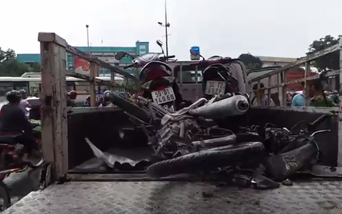 Oto dien tong xe may boc chay o Sai Gon hinh anh