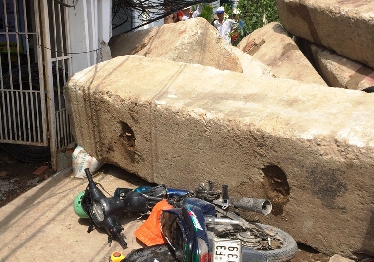 8 khoi be tong de nat nhieu xe may o Sai Gon hinh anh