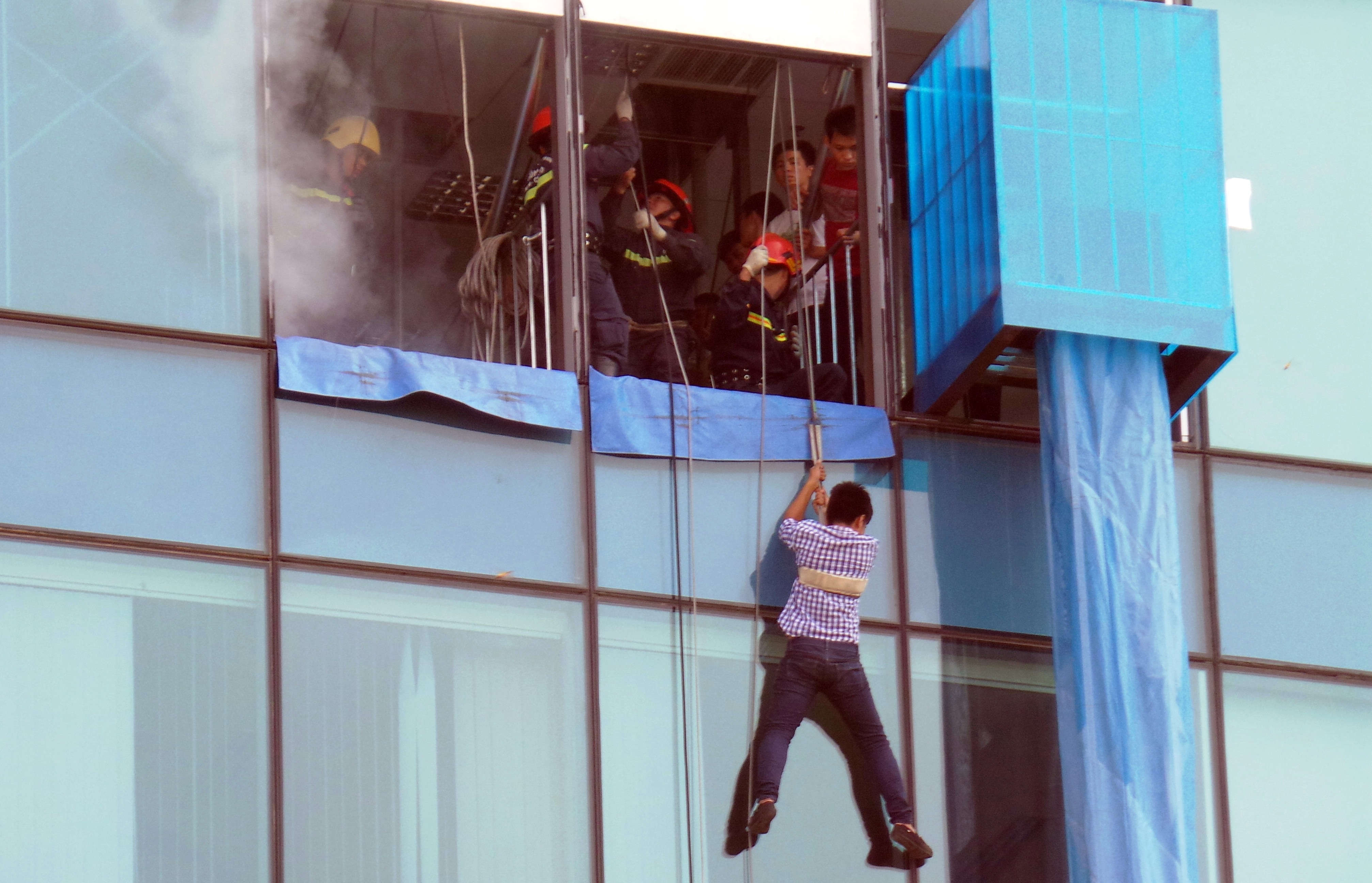 Du day thoat nan trong dien tap chay no o Sai Gon hinh anh