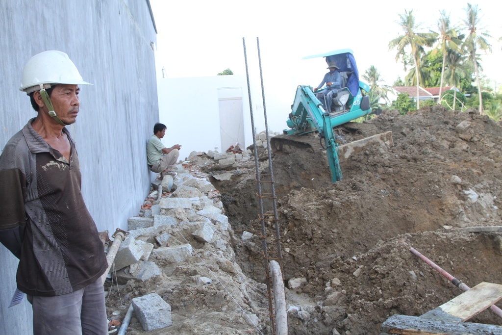 Nhà ông Nguyễn Cà đã được phá dỡ, đào lại móng sâu 4 mét để xây dựng căn nhà cấp 4.
