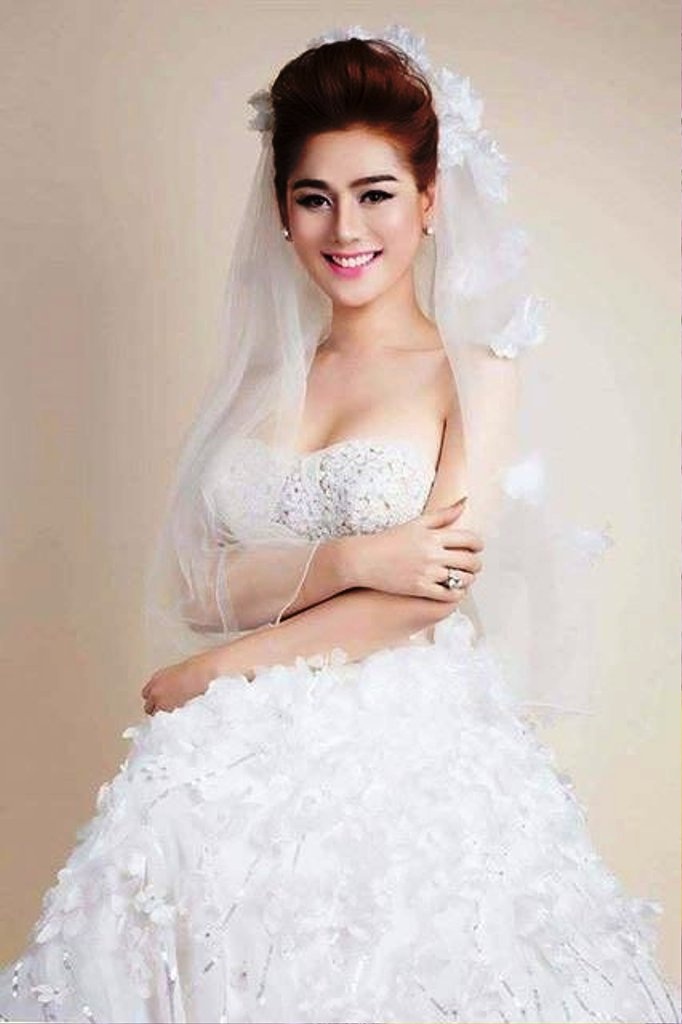 Lâm Chi Khanh thì cho biết ước mong được kết hôn và có hôn thú như bao người phụ nữ bình thường khác.