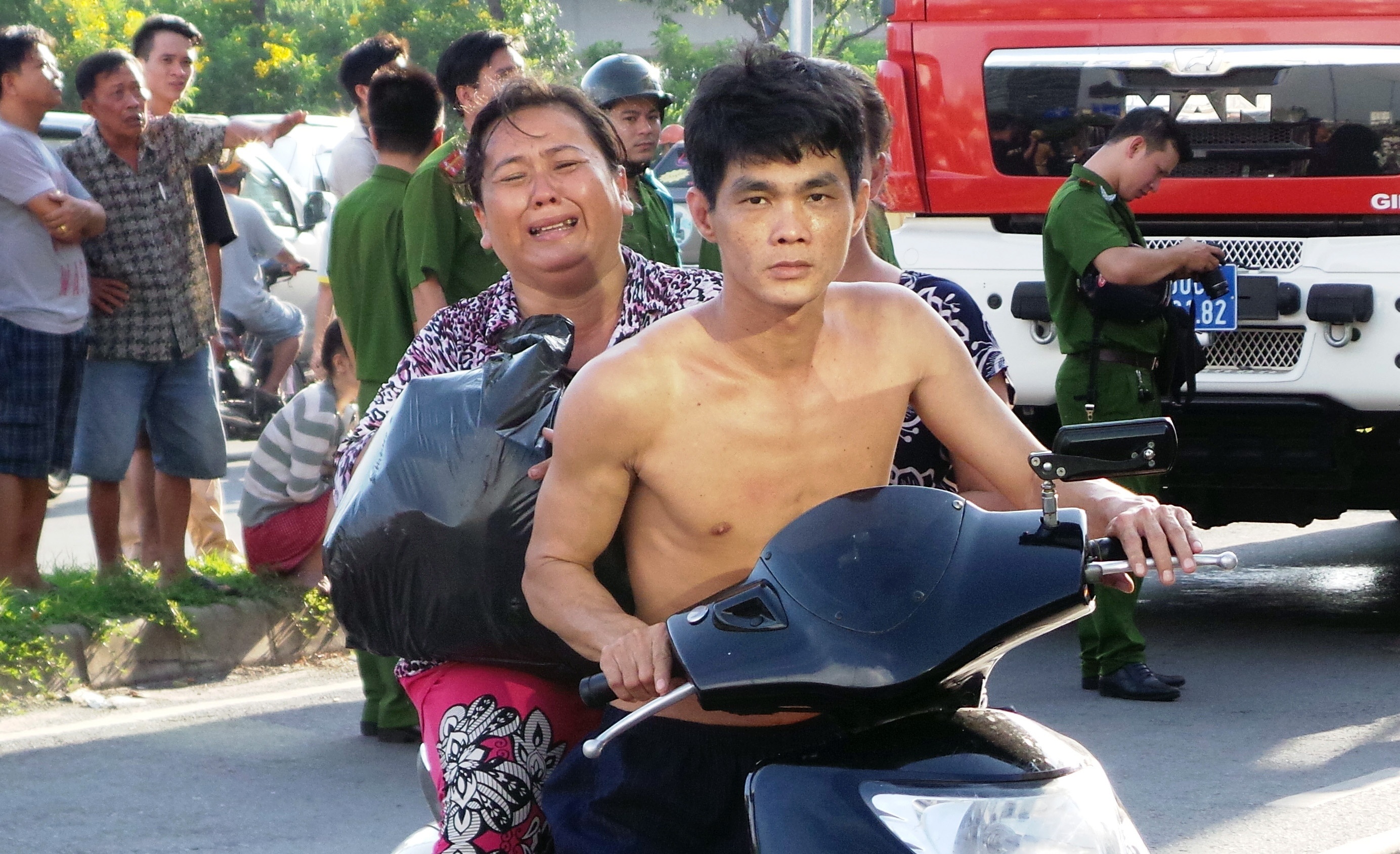 'Toi chi kip lay cuon so do roi lao ra ngoai' hinh anh