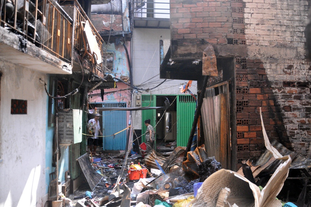 Xom ngheo giua Sai Gon tan hoang sau vu chay lon hinh anh