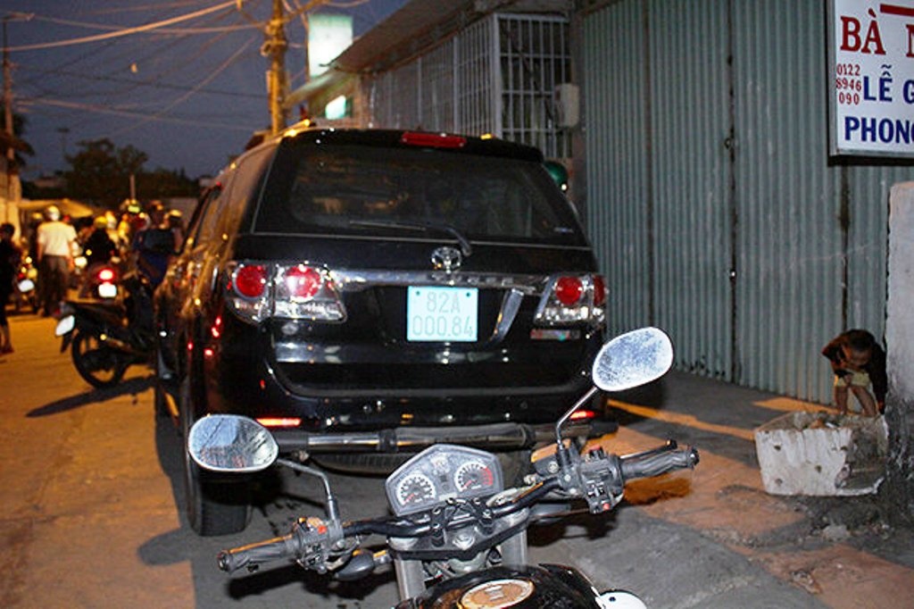 Xe cua Vien Kiem sat bo chay 30 km sau khi gay tai nan hinh anh