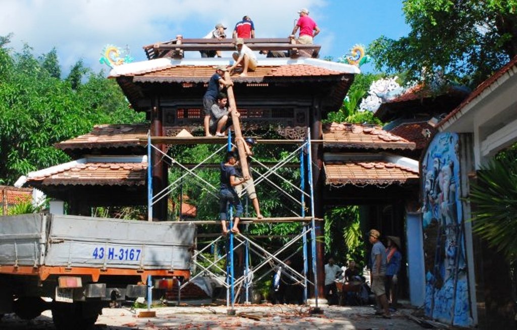 Ky luat 2 can bo lien quan biet phu tren nui Hai Van hinh anh