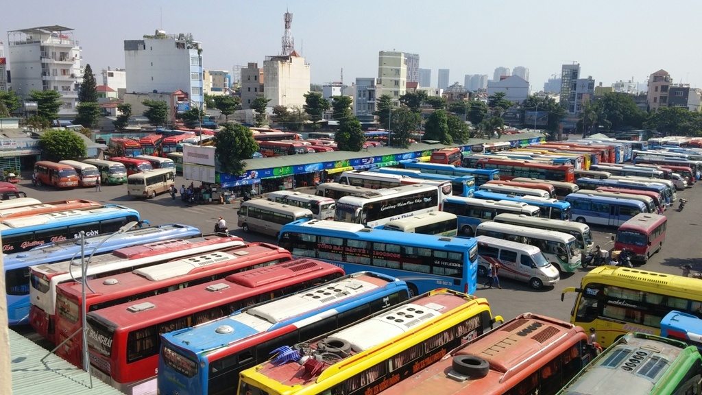 Khong de khach ket lai ben xe trong gio giao thua hinh anh