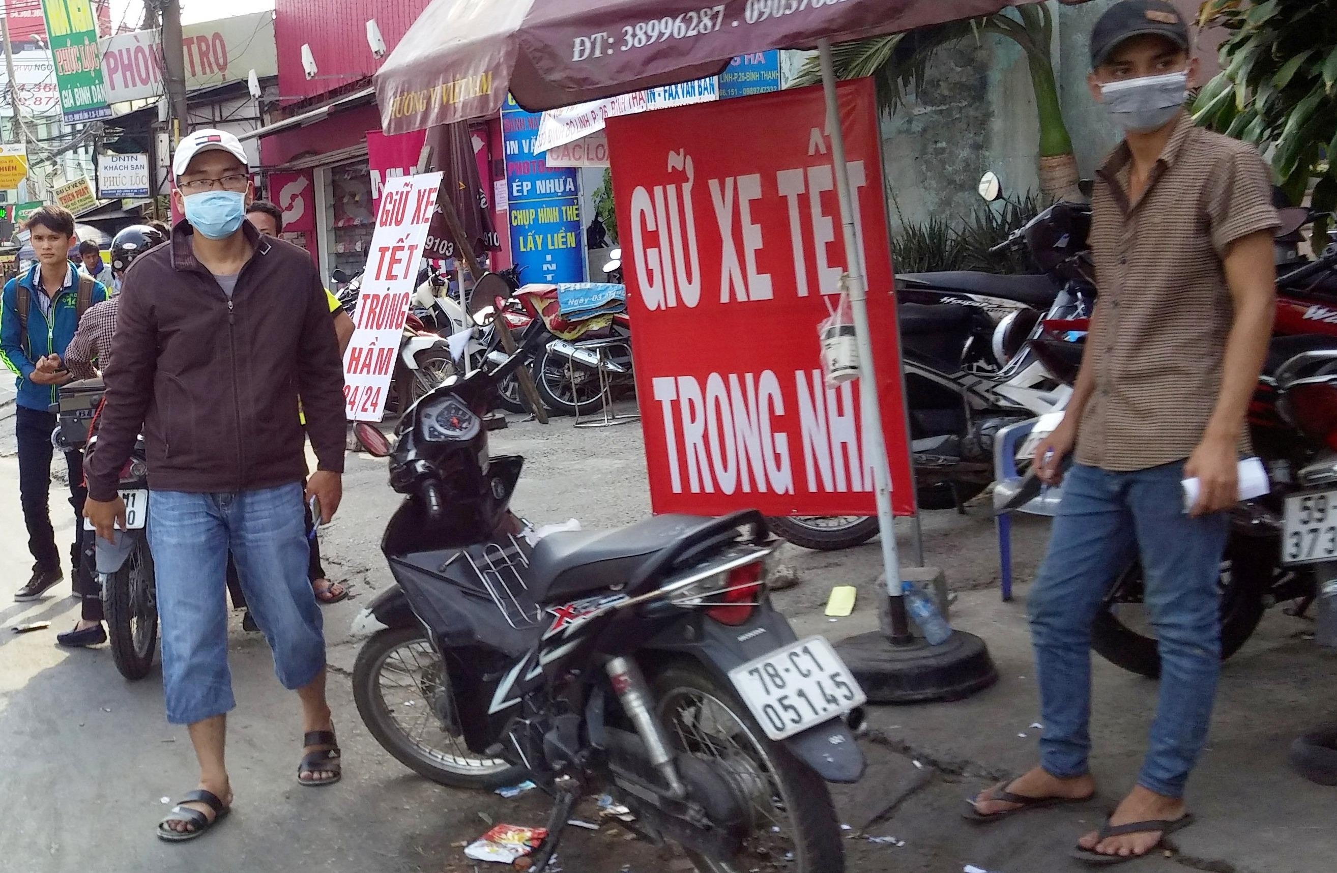 Tang gia trong xe bat chet khach ve que an Tet hinh anh