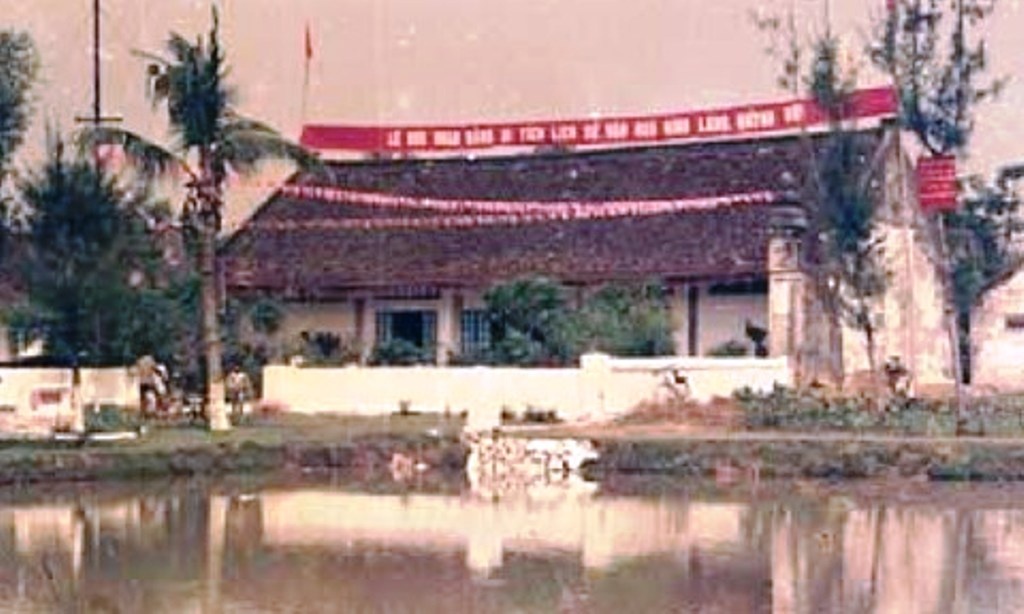 Thap huong ngay Tet khien di tich lich su quoc gia chay rui hinh anh