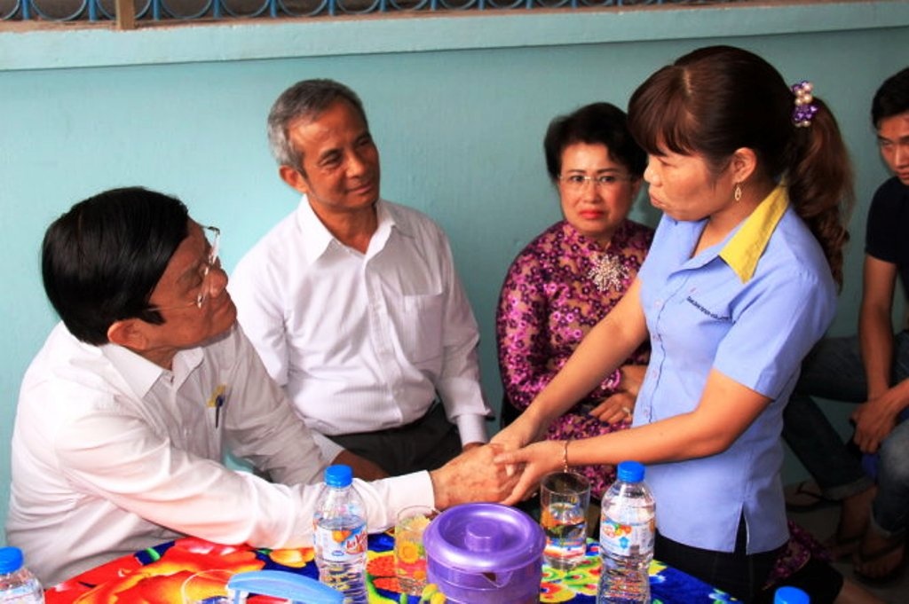 Chu tich nuoc hoi, cong nhan noi muon co them thu nhap hinh anh