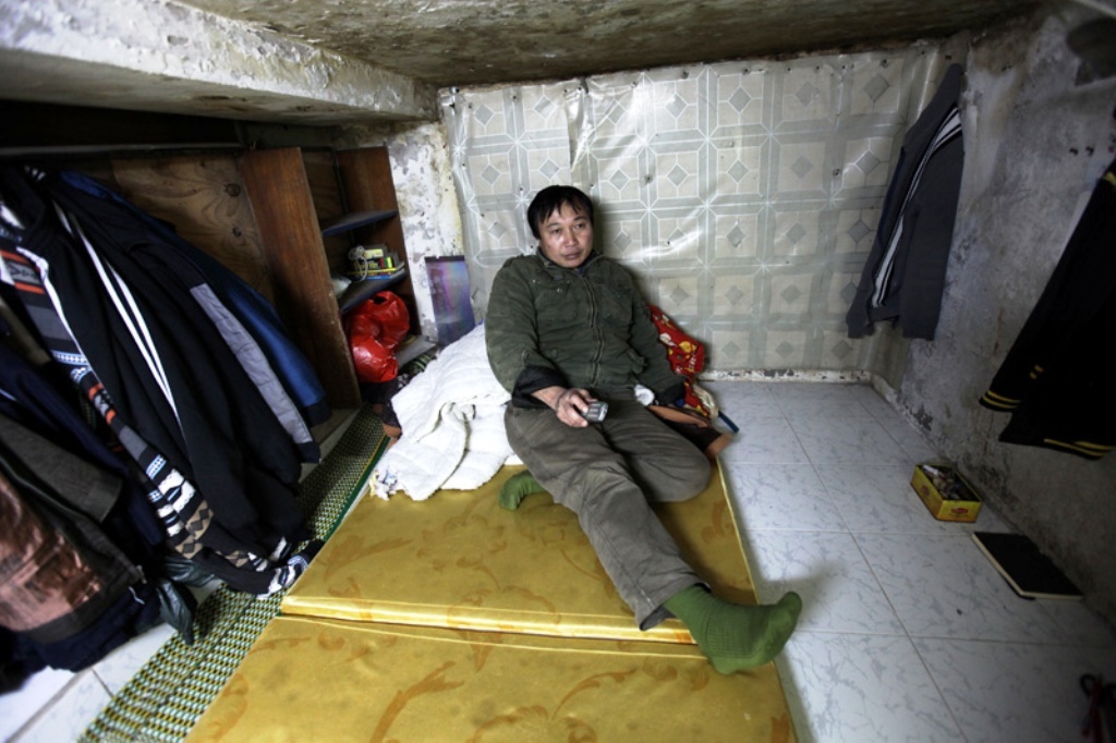 Nha pho co 5m2: Di phai bo, thay quan ao phai nam hinh anh