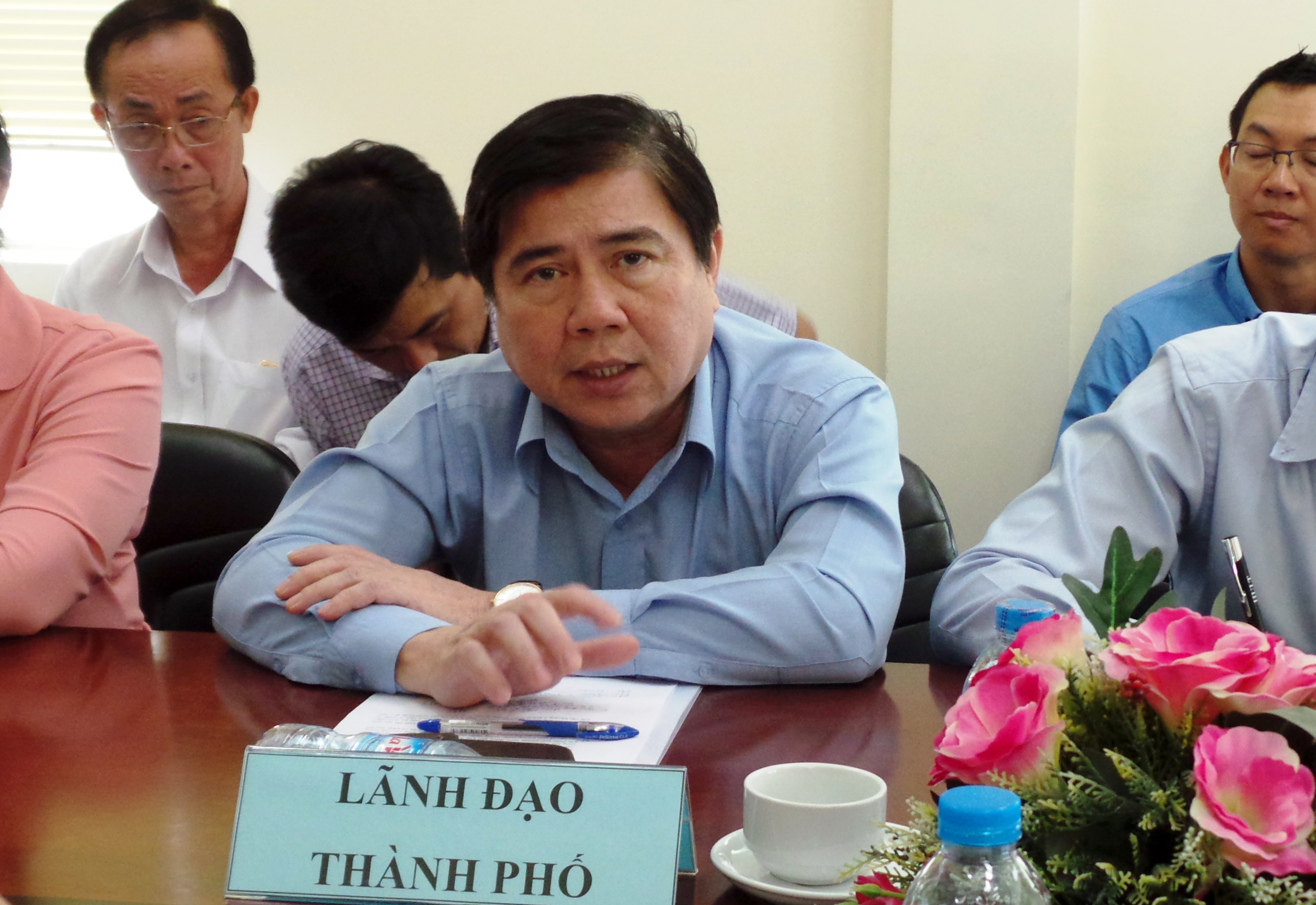 Ong Nguyen Thanh Phong khao sat kenh o nhiem nhat Sai Gon hinh anh