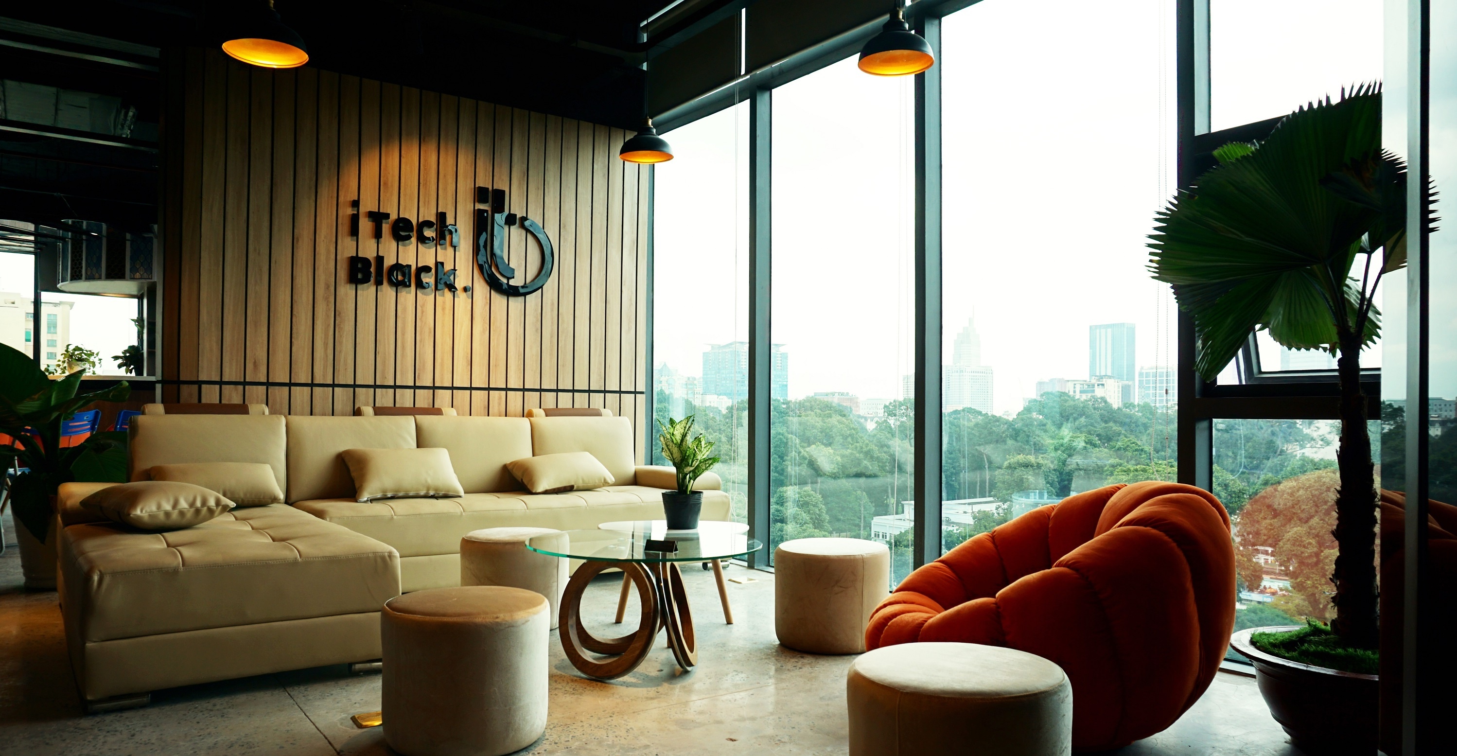 Khong gian xanh rong 800 m2 cho cong dong khoi nghiep o quan 3 hinh anh