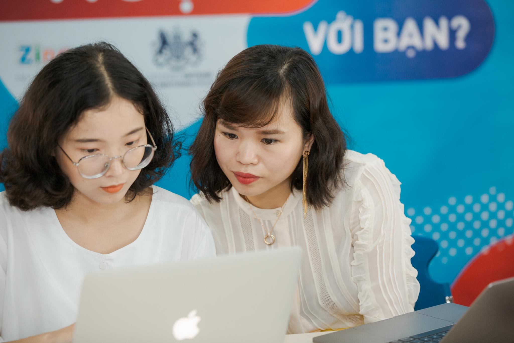 Chuyen gia giai dap cau hoi huong nghiep 'Nghe hot co ngot voi ban' hinh anh