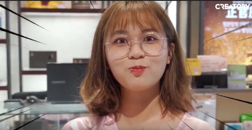 Video - Streamer MisThy goi y mon qua du lich khi den Han Quoc hinh anh