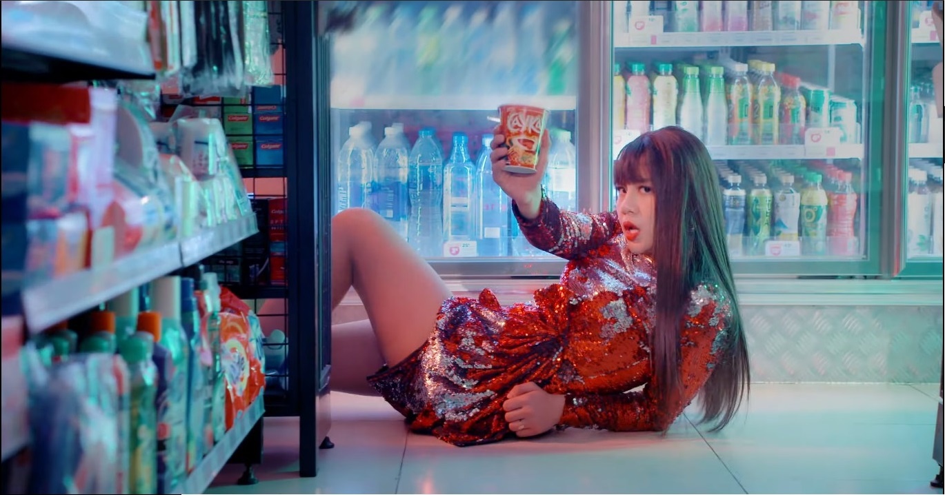 Video - Duy Khanh cua do trai dep bang ban hit 'Simple love' va mi ly hinh anh