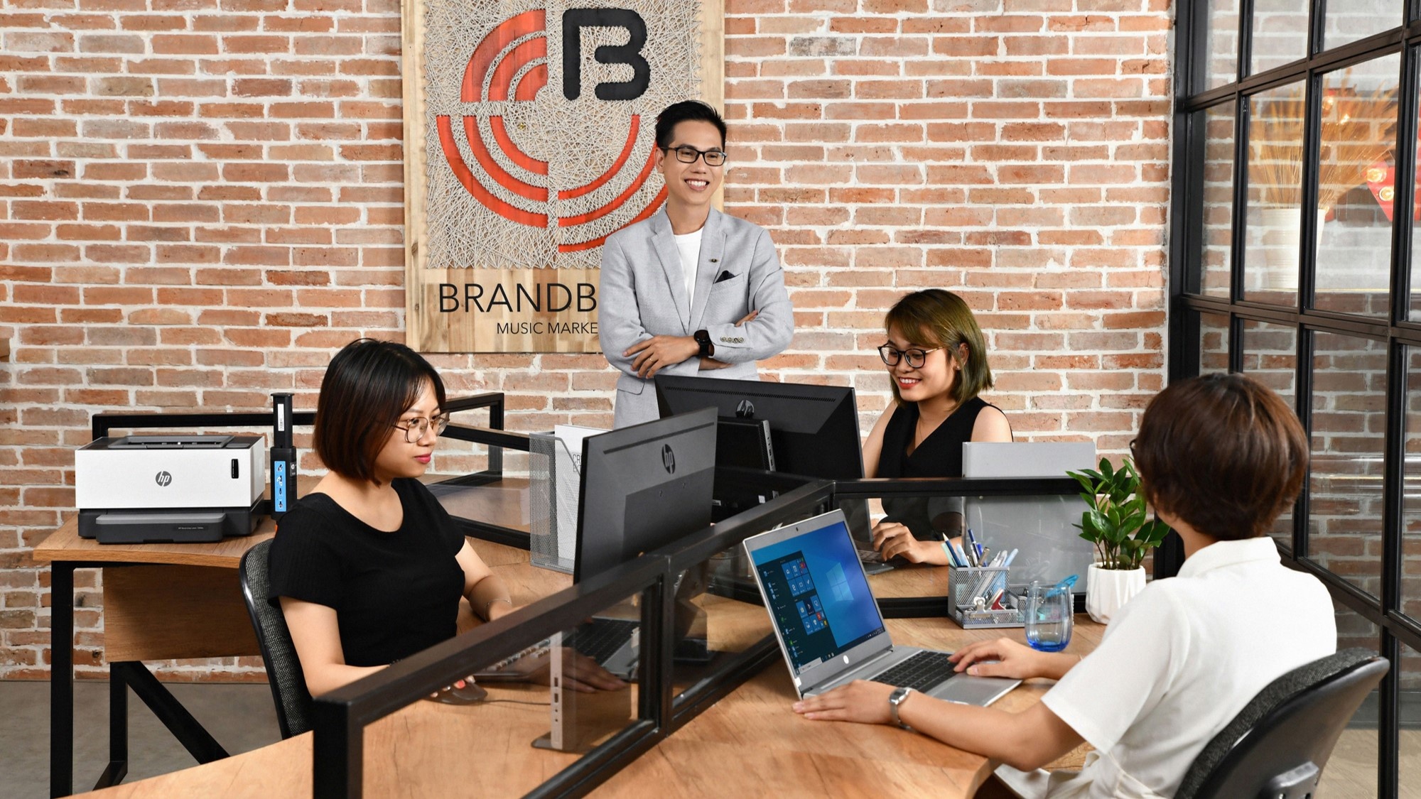 Video - Giai phap cong nghe hieu qua cho doanh nghiep vua va nho hinh anh