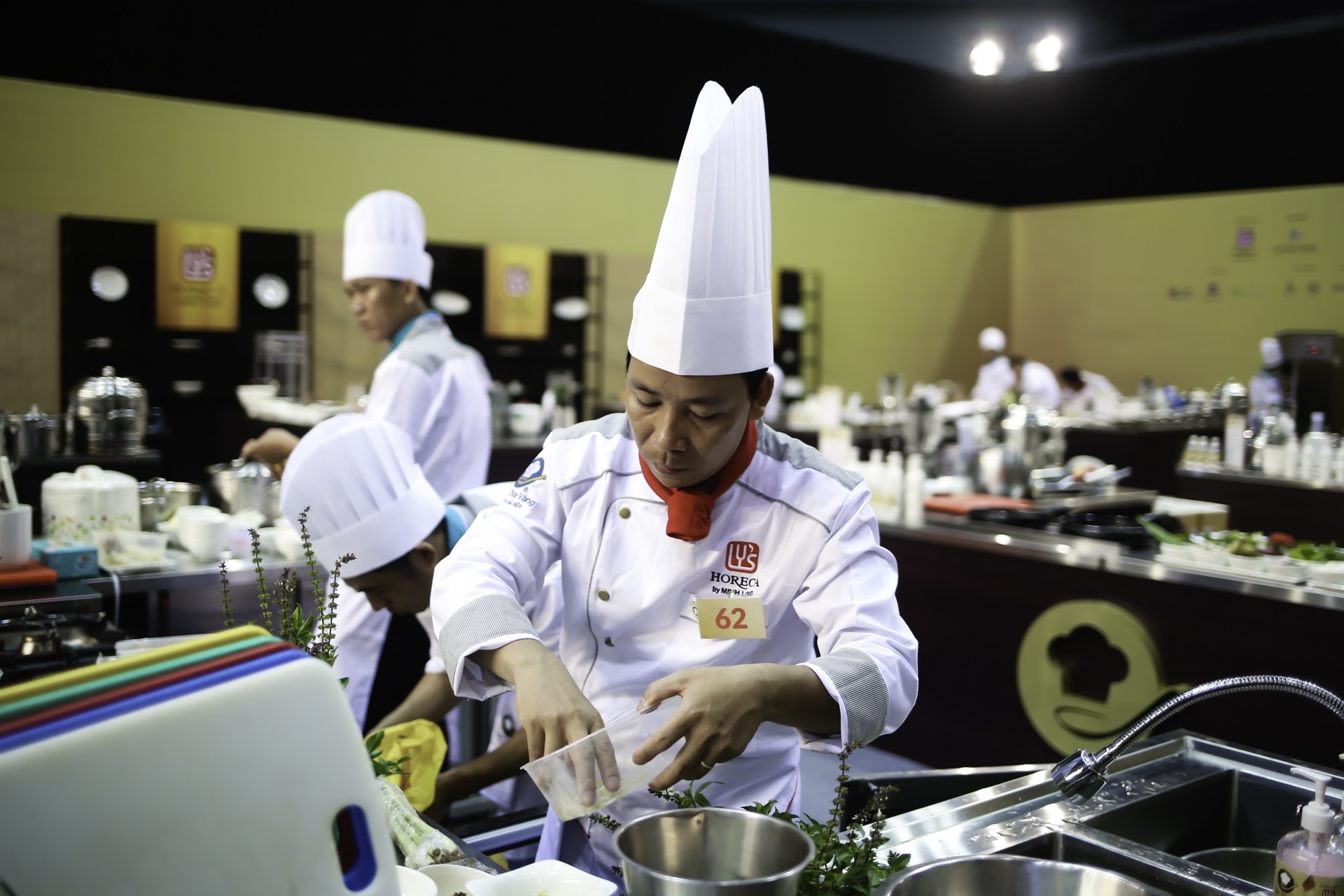 54 dau bep khach san 5 sao mien Trung tranh tai tai Da Nang hinh anh