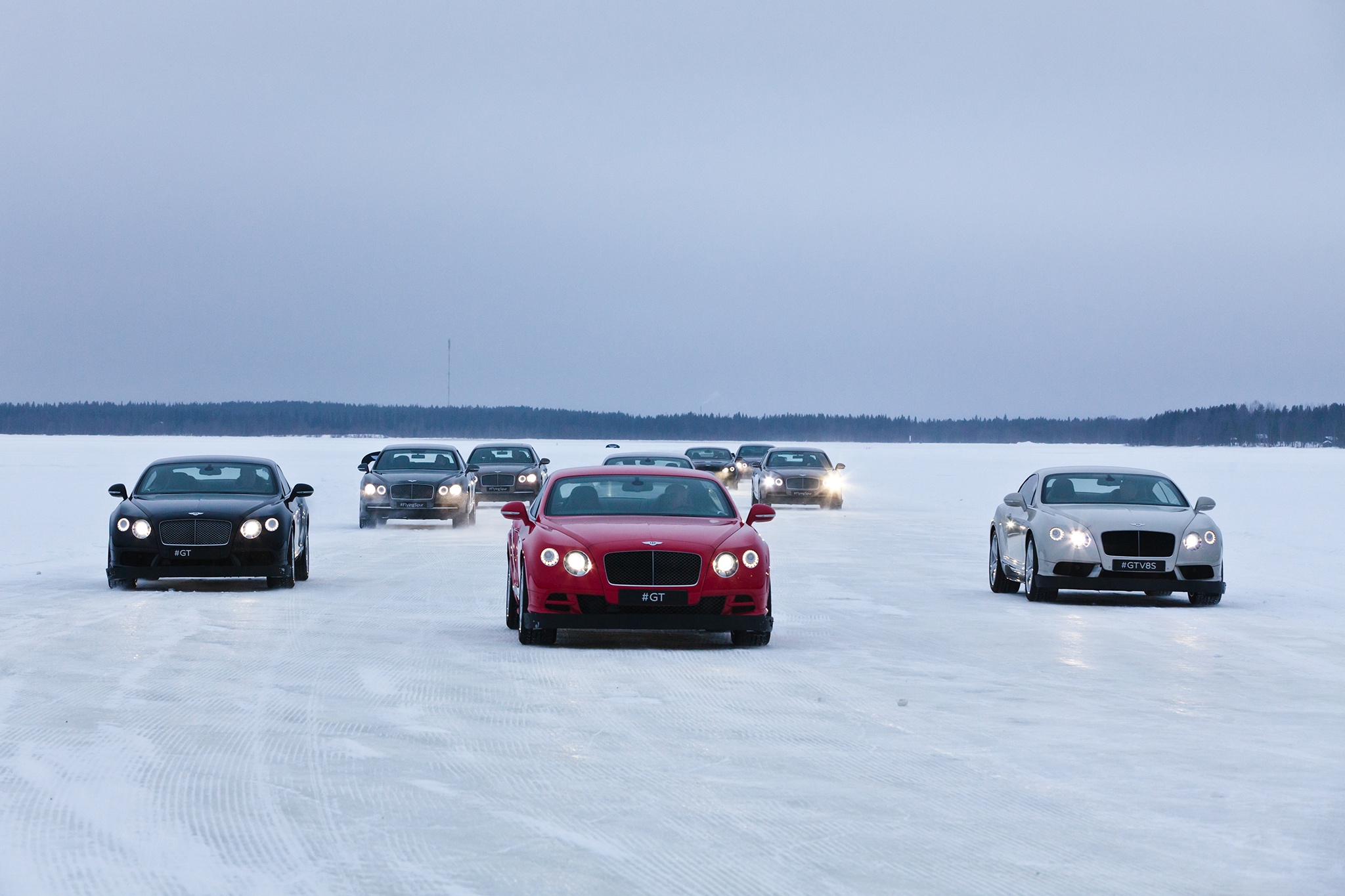 lái xe Bentley trên mặt băng ở Phần Lan ảnh 1 lai xe Bentley tren mat bang o Phan Lan anh 1