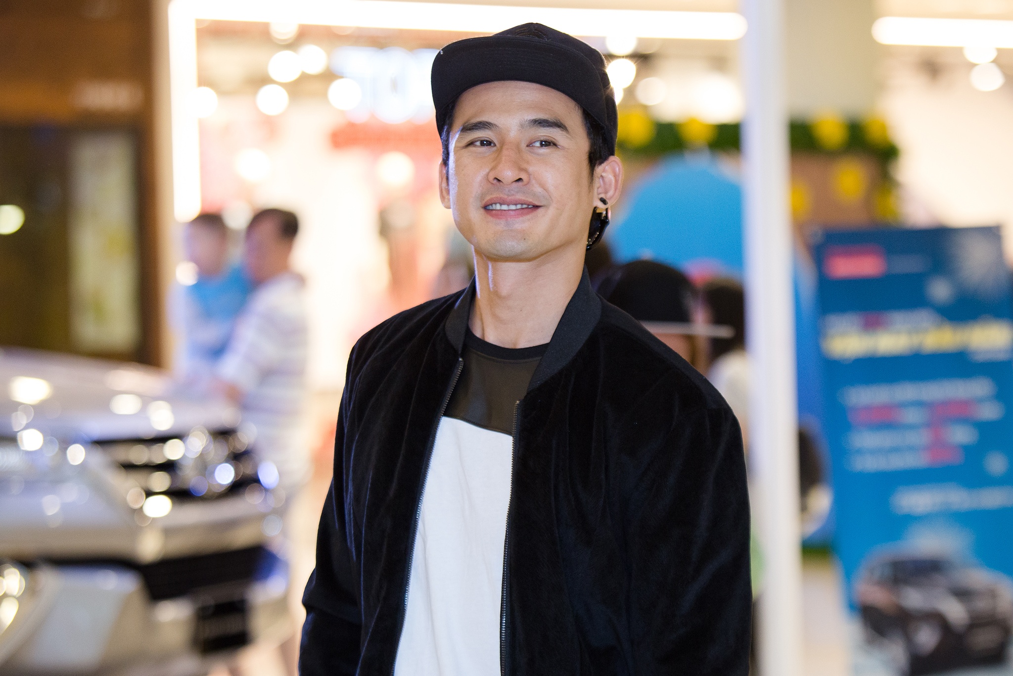 Luong The Thanh di mua sam cuoi tuan mot minh anh 1