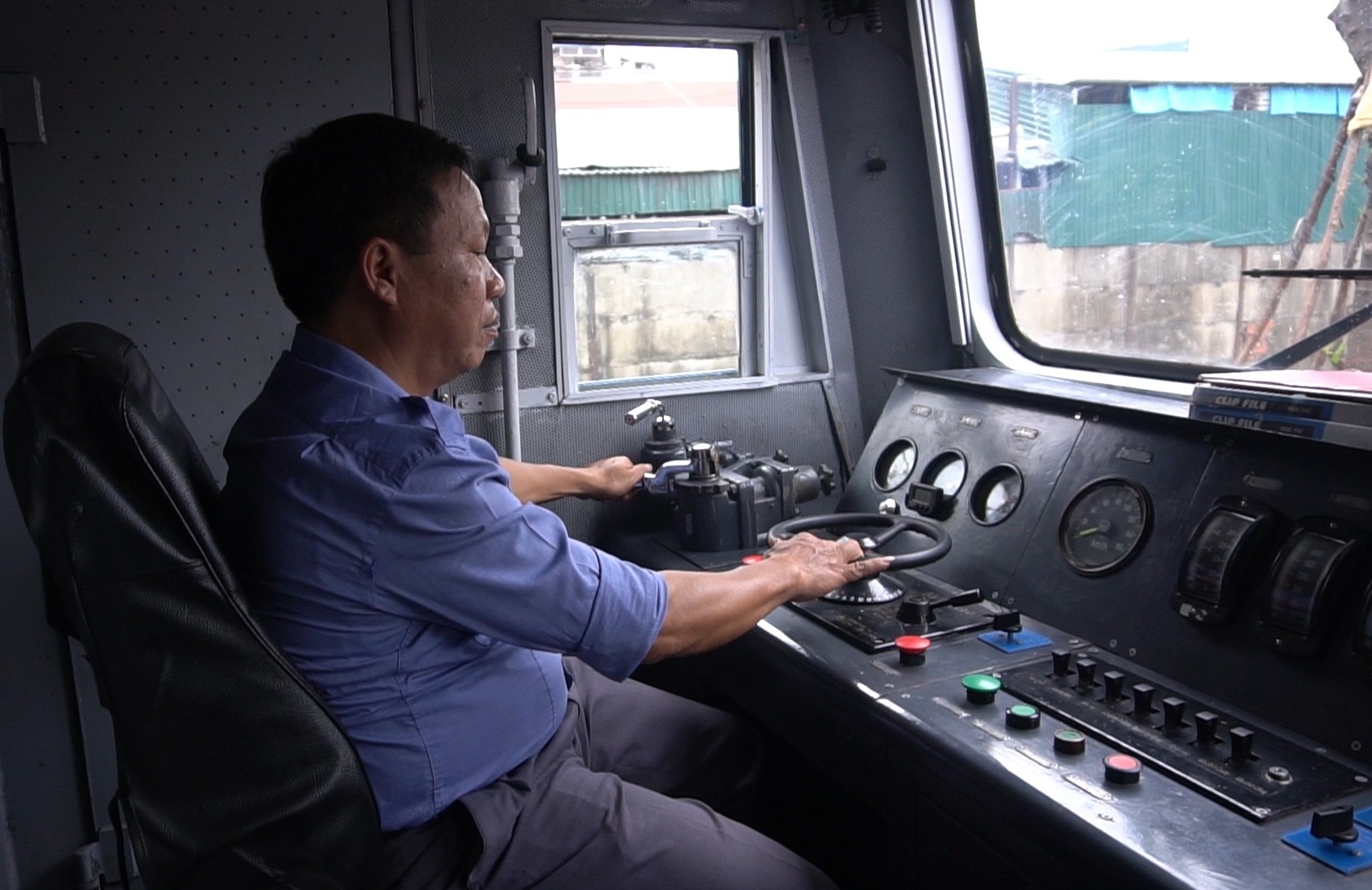 Hon 3 thap ky don Giao thua tren tau Bac - Nam hinh anh