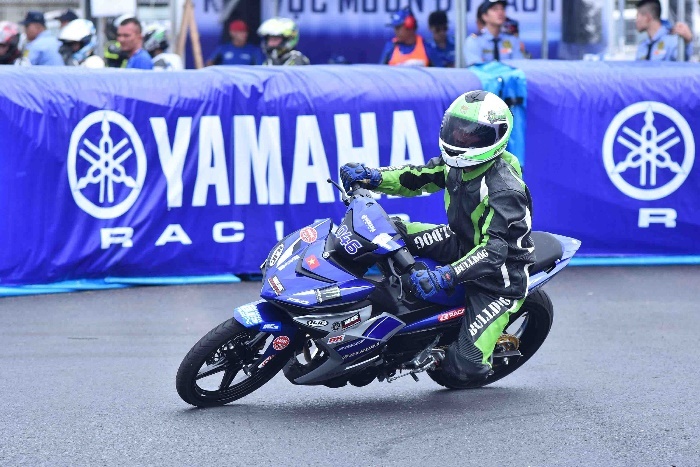 Khoi dong giai dua xe chuyen nghiep Yamaha GP 2017 hinh anh