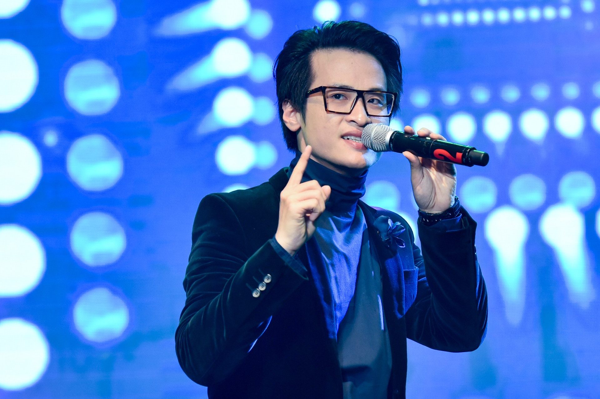 Ha Anh Tuan: 'Toi khong thich nhung nguoi dan ong noi nhieu' hinh anh