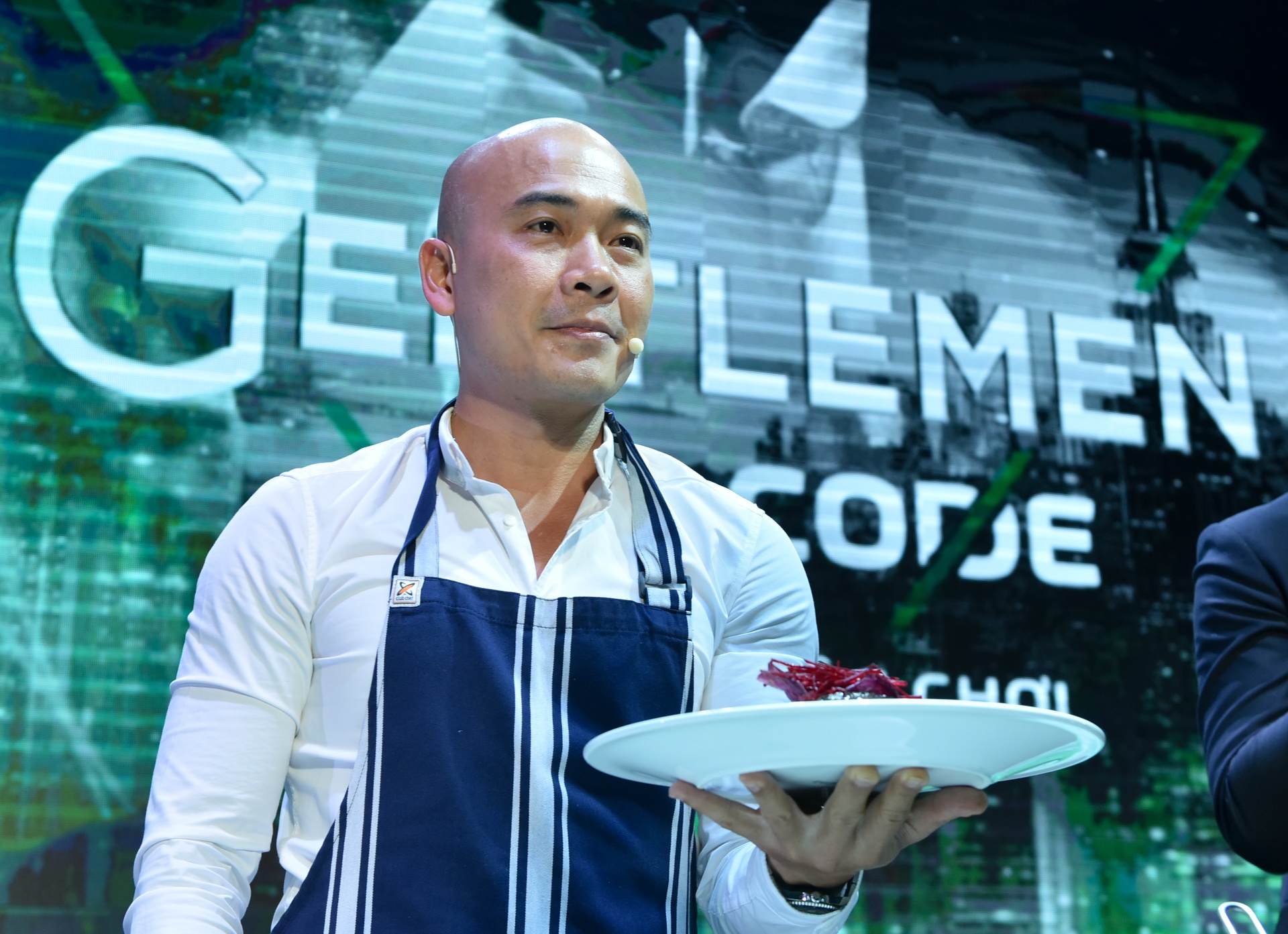 MasterChef Ngo Thanh Hoa: 'Toi dat ra chuan muc tu nho' hinh anh