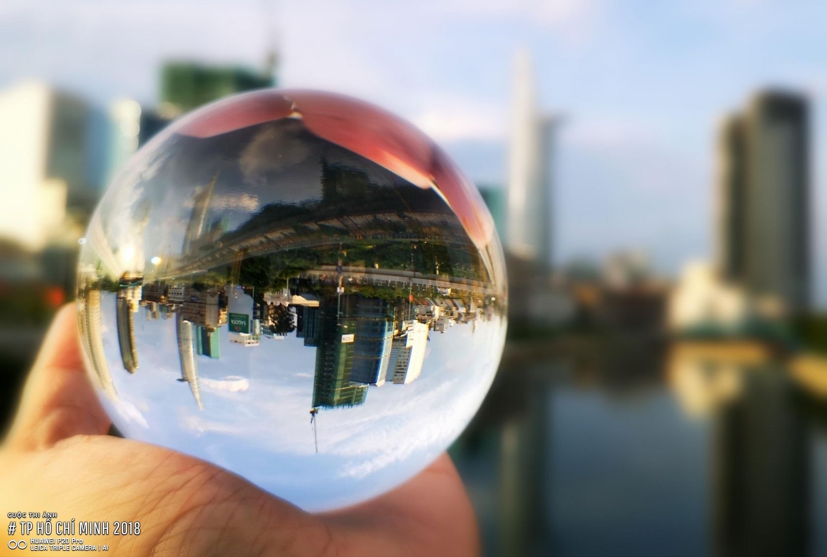 Mot vong TP.HCM qua ong kinh Huawei P20 Pro hinh anh