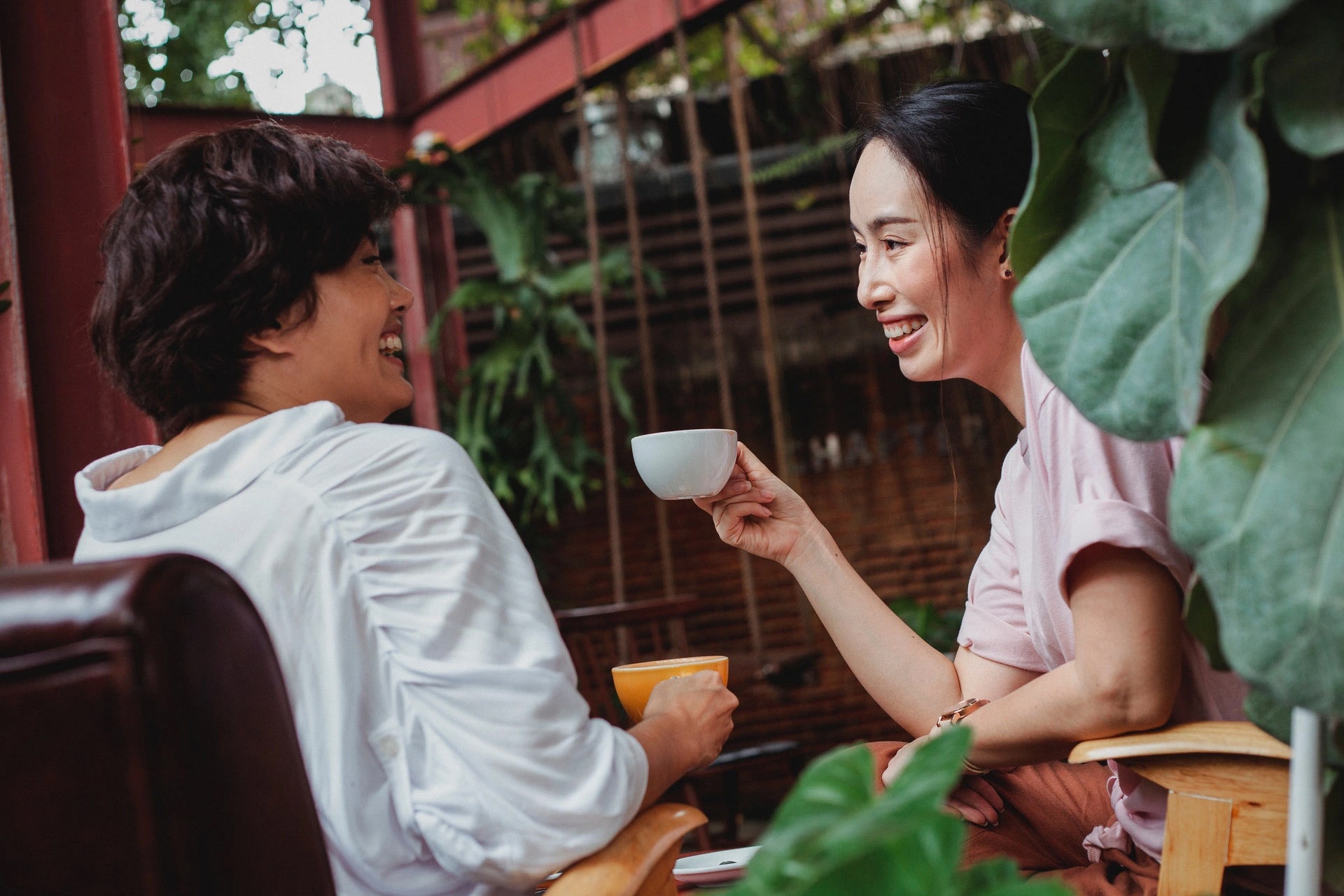 Cach nguoi tre tran trong khoanh khac cuoi nam hinh anh