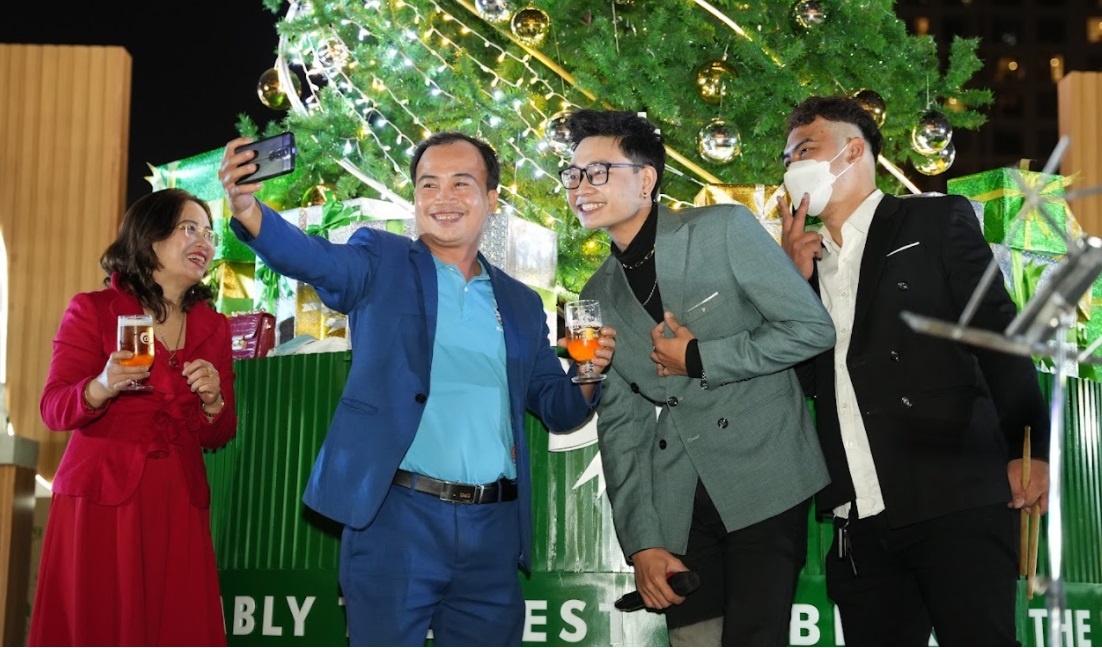 2021 qua di, de nhung nu cuoi lac quan o lai hinh anh