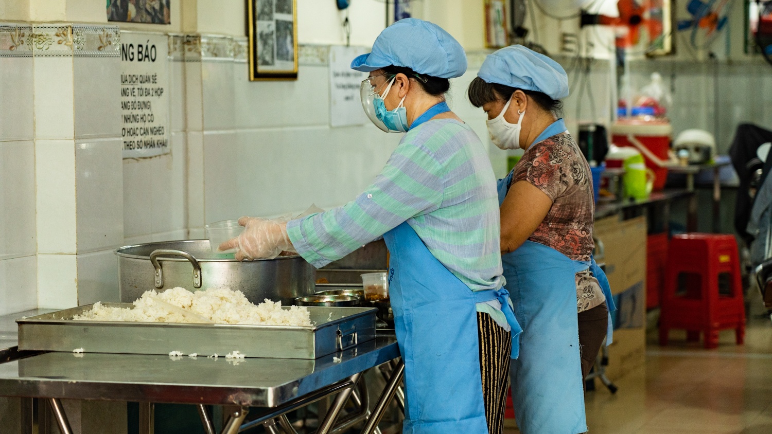 Bua an tron ven cham den yeu thuong hinh anh