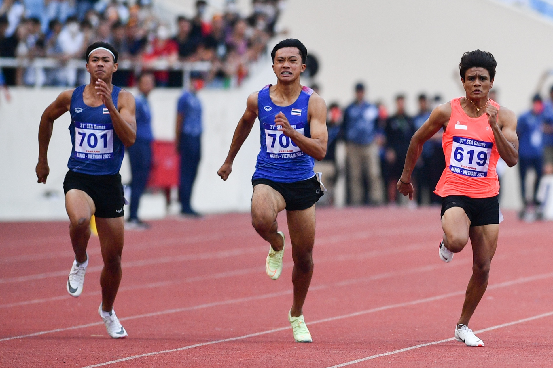 Duong pitch soi dong tai SEA Games 31 hinh anh