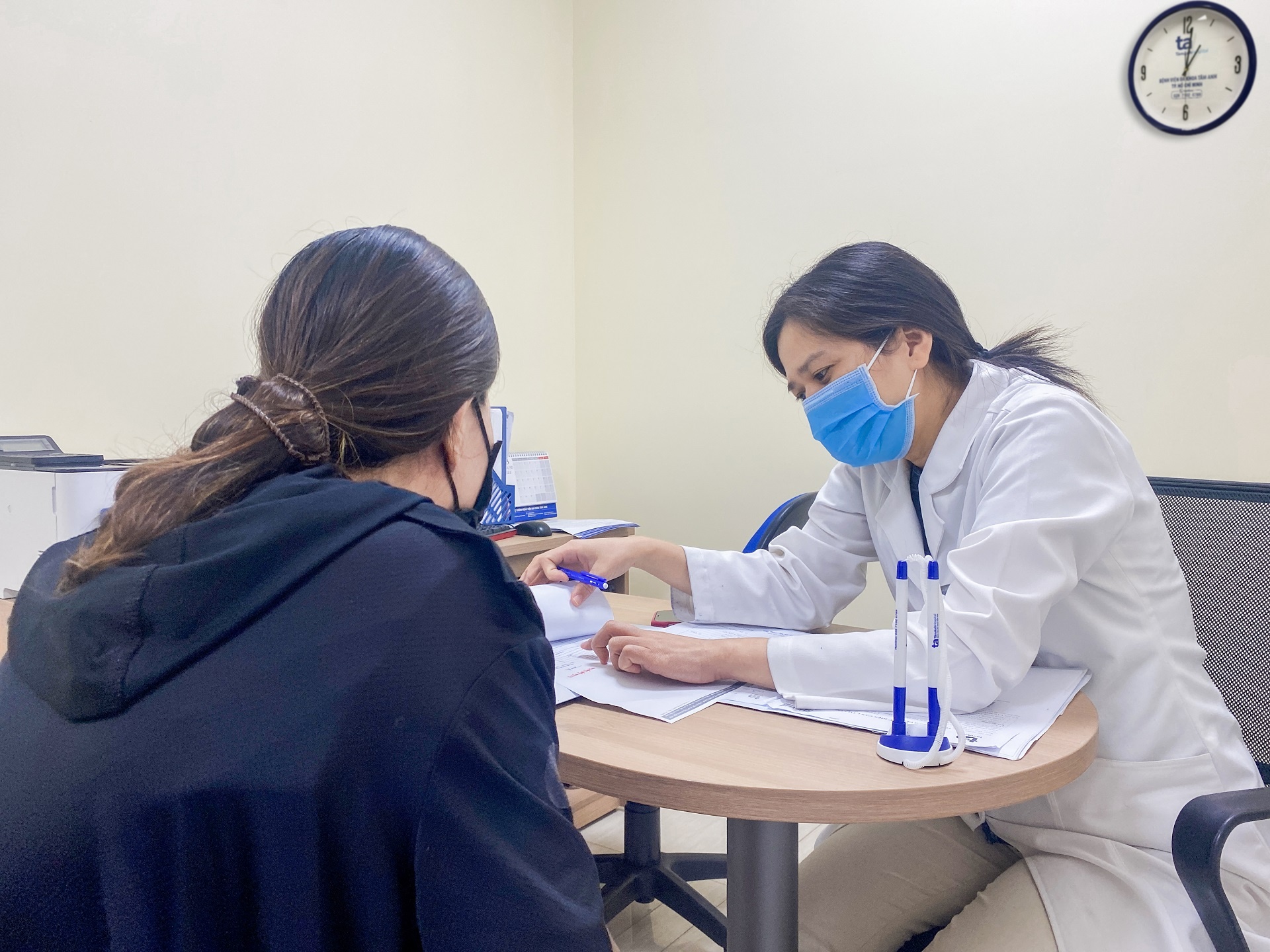 Nguoi phu nu hon 10 nam khong co con, di kham phat hien do u nao hinh anh