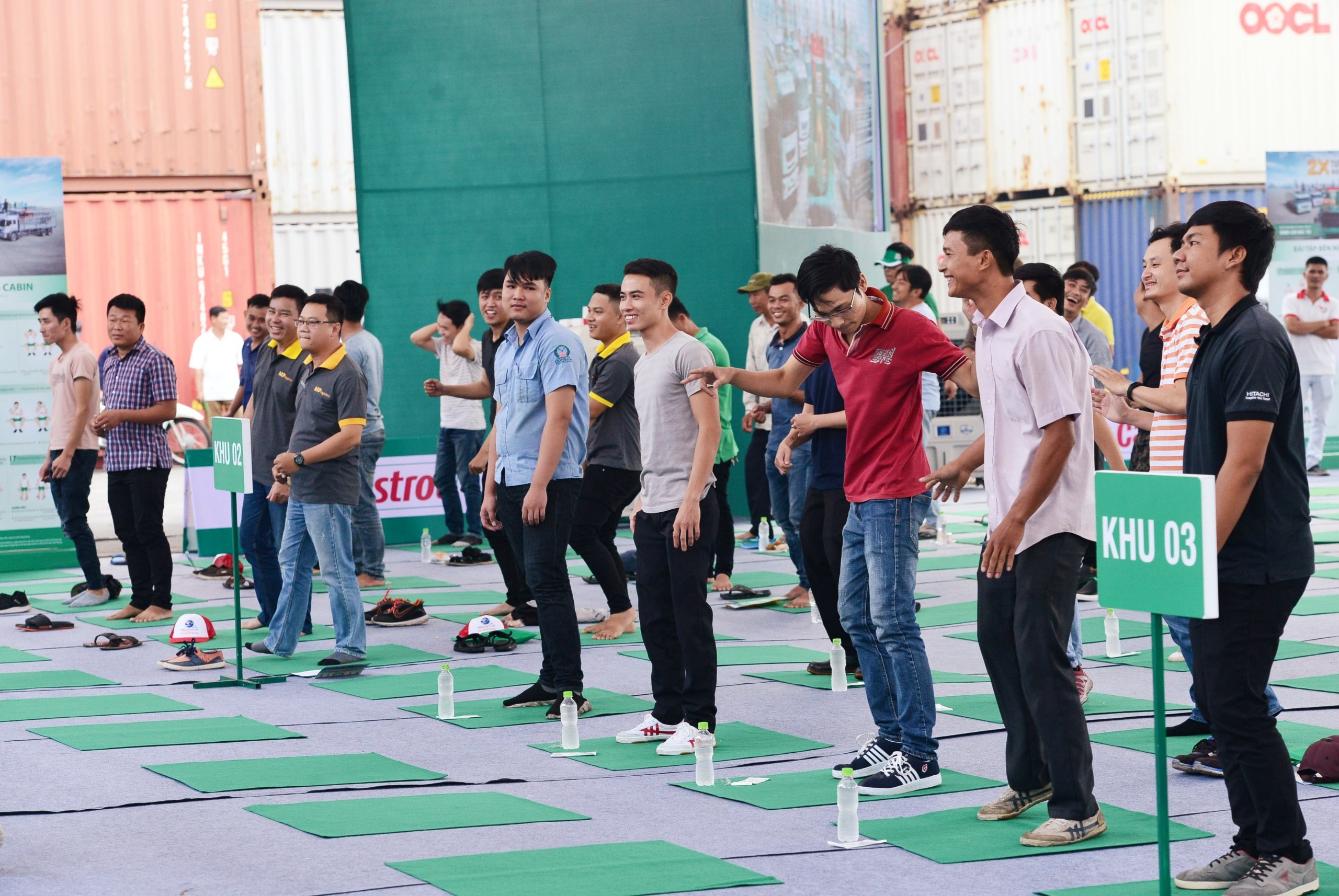 Video - Hon 200 tai xe van dong tap the tai Binh Duong hinh anh