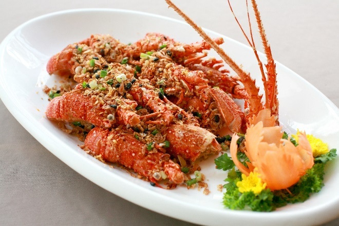 Dia chi thuong thuc hai san tuoi song tai quan 5 hinh anh