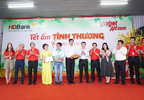 Vietjet,  HDBank anh 7