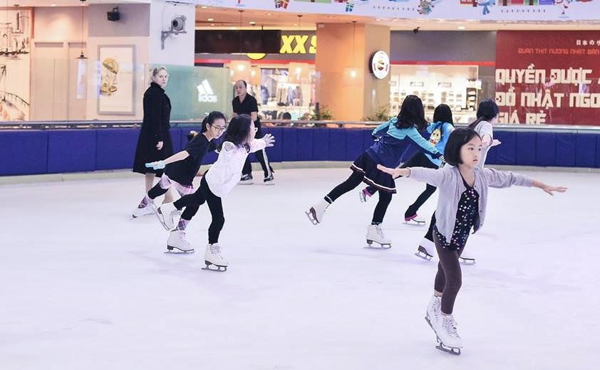 Vincom Ice Rink - san tap cua nhung VDV truot bang nhi hinh anh