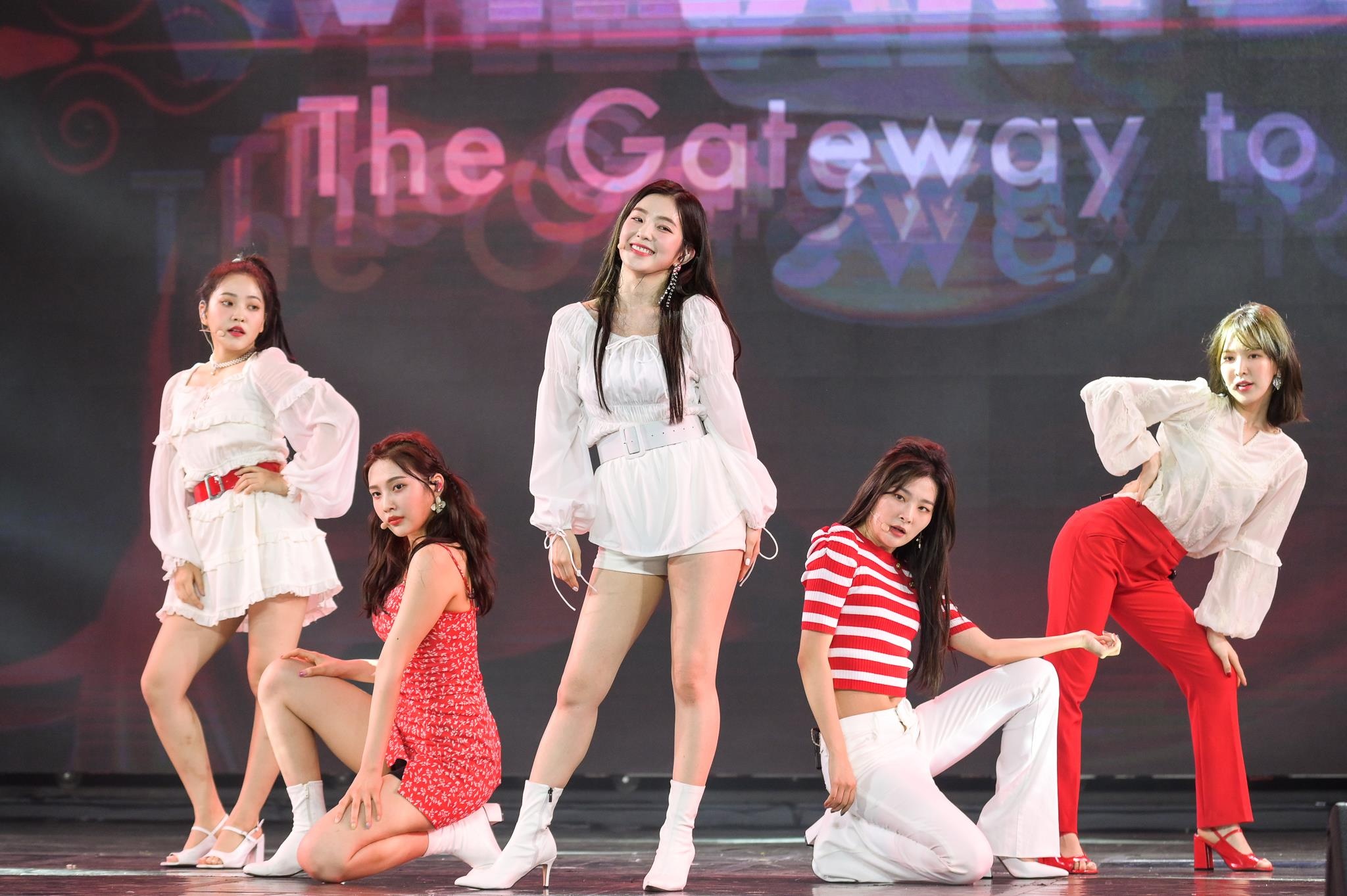 Red Velvet mang ‘Bad boy’ khuay dong san khau dem nhac Viet - Han hinh anh